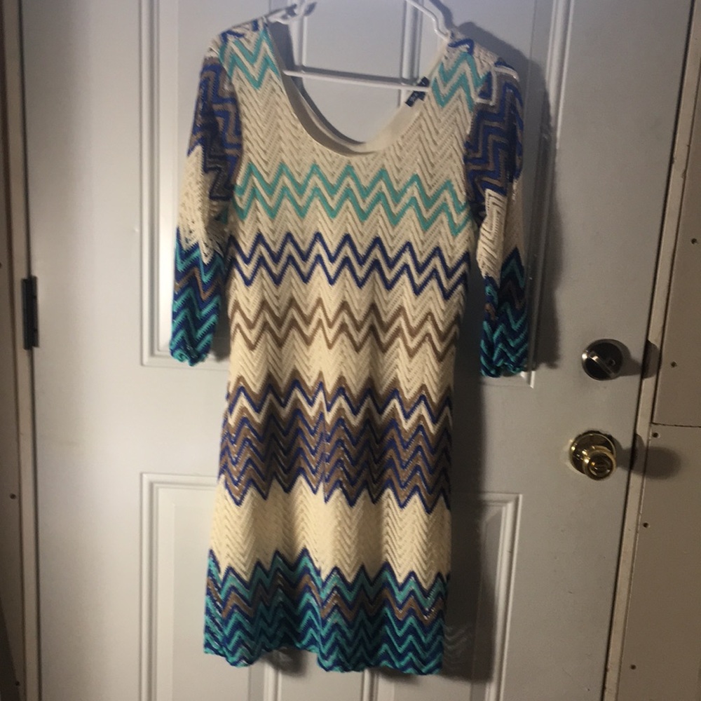 Fresh of LA 3 quarter sleeved zig zag design lace overlay lined dress size LP